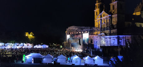 Riesige Party auf dem Domplatz Fulda